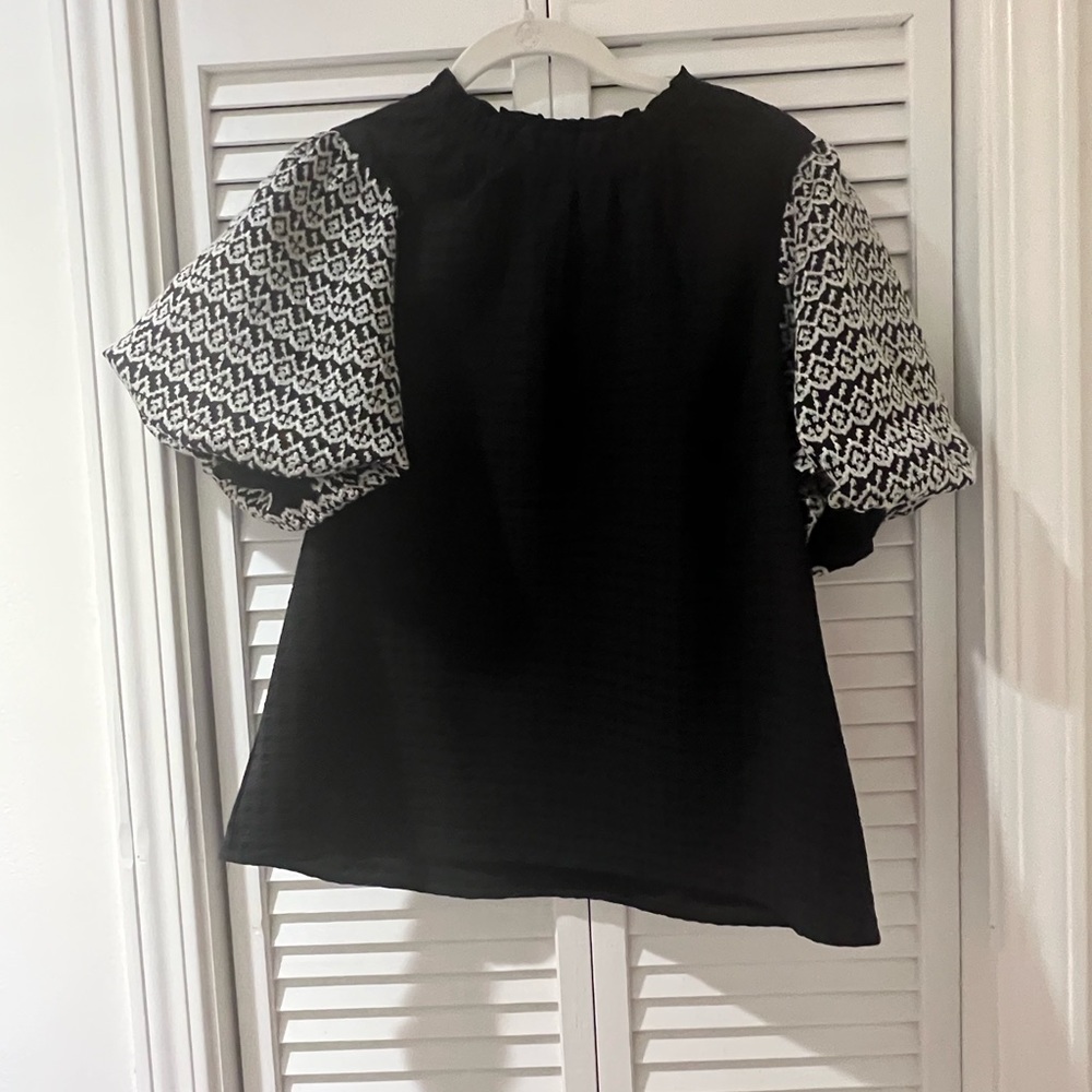THML Black Ribbed Puff Sleeve Top, Size Small